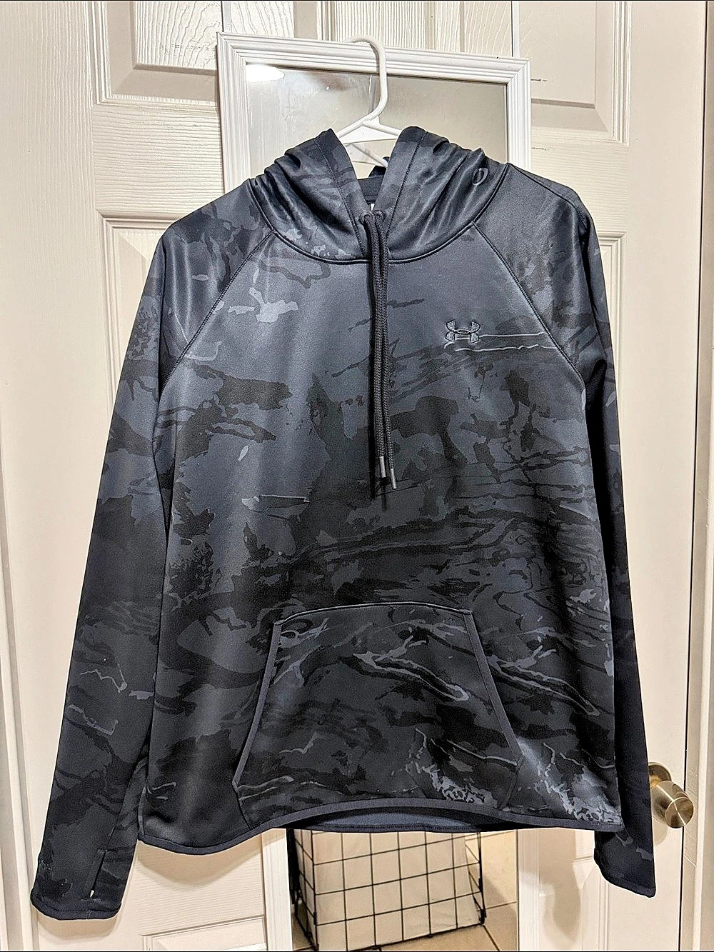 Under Armour Camo Pullover Hoodie in Black Size Large Like New